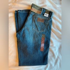NWT Wrangler Retro Relaxed Boot Cut Jeans